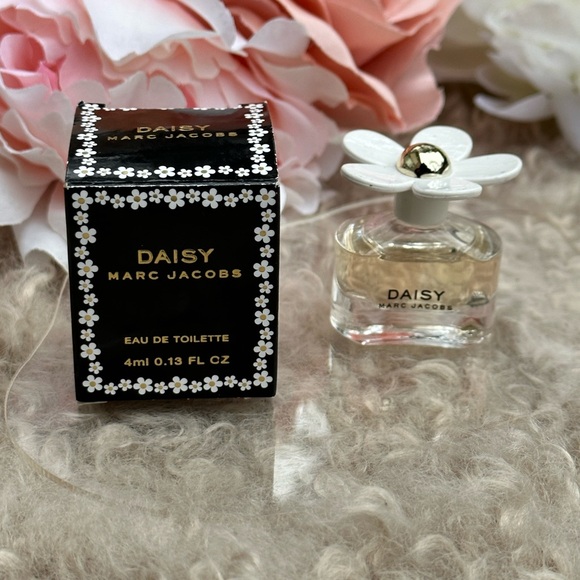 MARC JACOB DELUXE FRAGRANCE SET - Picture 3 of 4